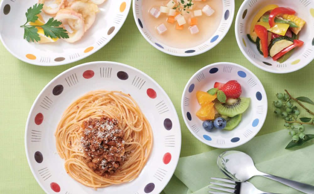 <span style="font-size:1.3rem; color: #1d487c;">食 器</span>