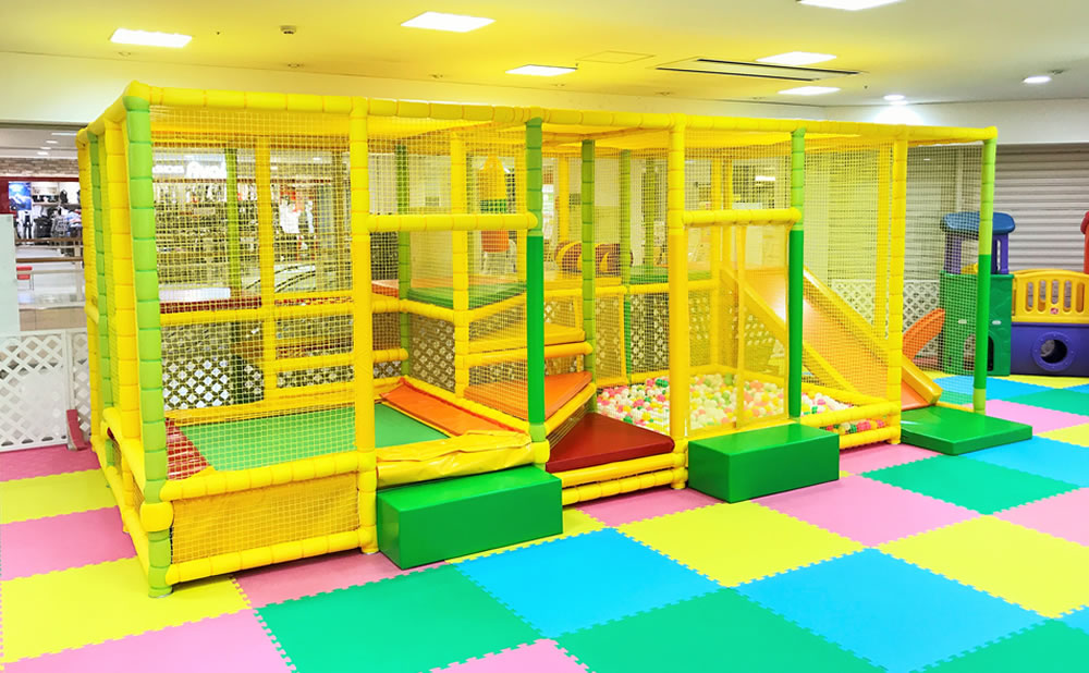 <span style="font-size:1.3rem; color: #1d487c;">室内・屋外遊具／体育施設</span>